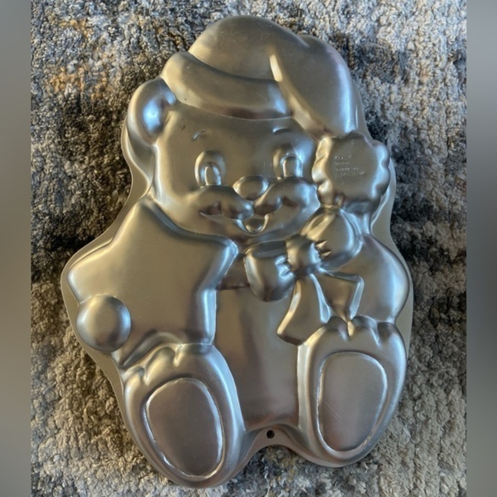 Wilton Vintage Cake Pan/Jello Mold: Bear-y Christmas Cake Pan 2105-3314